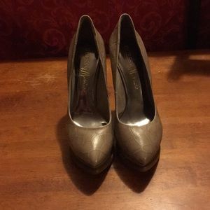 Guess by Marciano Pumps.